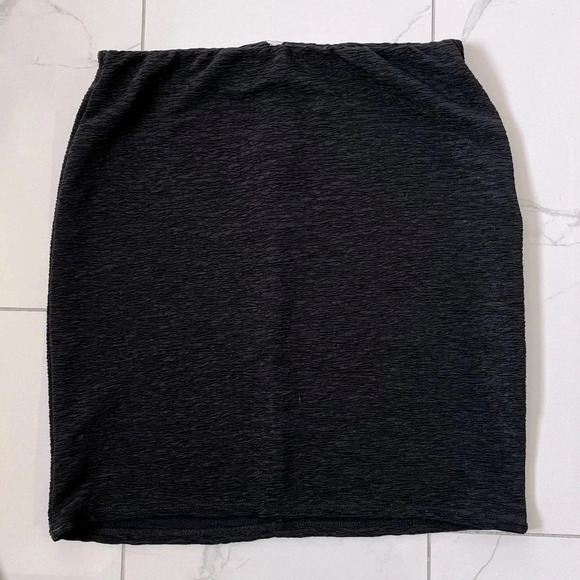 Vero Moda/ Black  textured midi skirt/ Size US L - Picture 2 of 11
